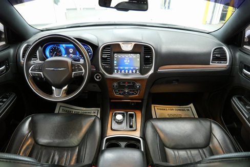 Used 2016 Chrysler 300 C Platinum image 22