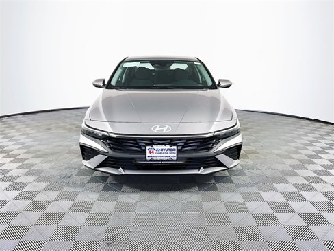 New 2025 Hyundai Elantra SE image 7