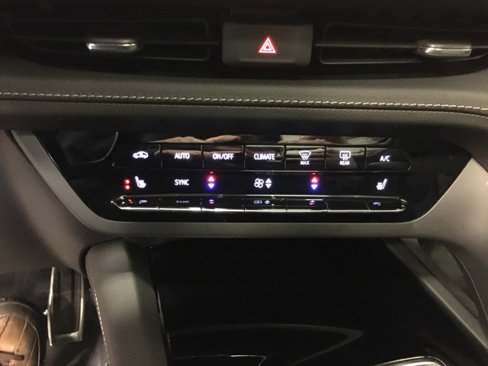 Used 2023 Buick Envision Essence w/ Sport Touring Package image 25