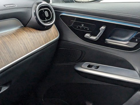 Used 2024 Mercedes-Benz GLC 300 image 18
