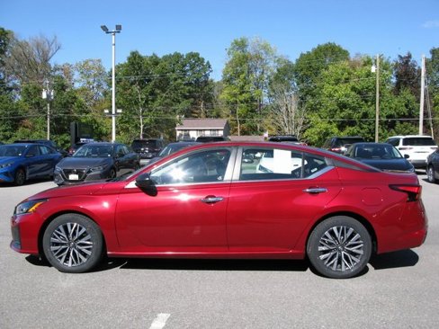 Used 2024 Nissan Altima 2.5 SV image 8