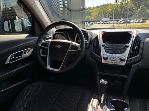 Used 2017 Chevrolet Equinox LT image 39