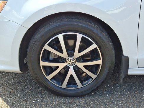 Used 2017 Volkswagen Jetta SE image 9