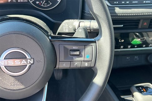 Used 2023 Nissan Rogue SV image 31