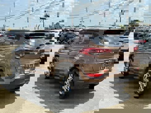 Used 2016 Hyundai Tucson SE image 3