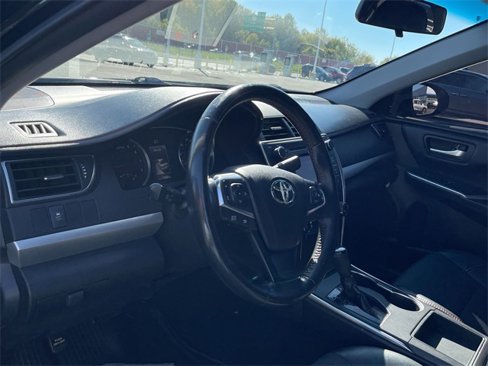 Used 2017 Toyota Camry SE image 10