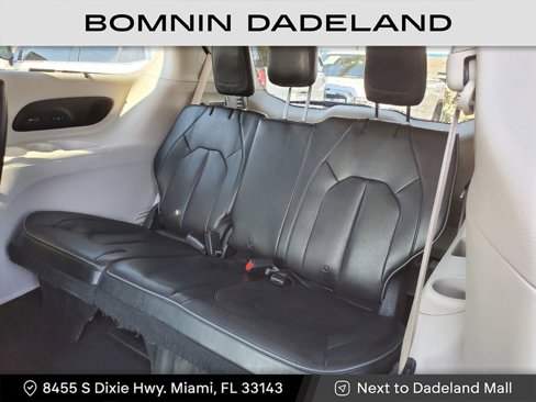 Used 2017 Chrysler Pacifica Limited image 12