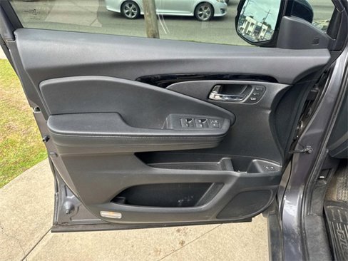 Used 2020 Honda Pilot Touring image 24