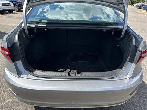 Used 2020 Volkswagen Jetta SE w/ SE Cold Weather Package image 12