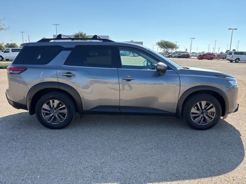 Used 2022 Nissan Pathfinder SV w/ SV Premium Package image 8