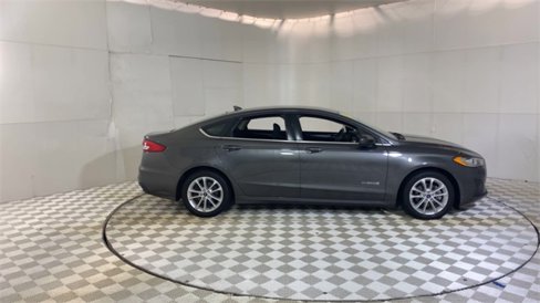 Used 2019 Ford Fusion SE image 9