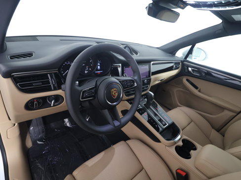 New 2025 Porsche Macan image 4
