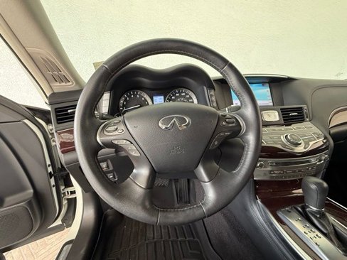 Used 2016 INFINITI Q70 L 3.7 w/ Technology Package image 26