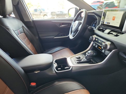 Used 2025 Toyota RAV4 XLE image 19