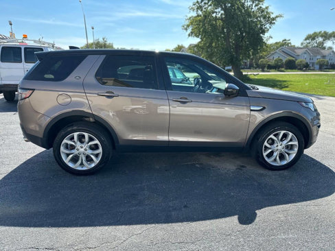 Used 2017 Land Rover Discovery Sport HSE image 2