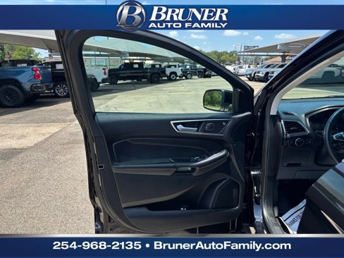 Used 2022 Ford Edge Titanium image 11