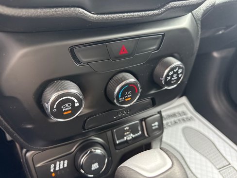 Used 2018 Jeep Renegade Sport w/ Power & Air Group image 33