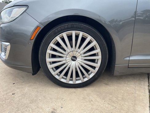 Used 2017 Lincoln MKZ Reserve w/ Technology Package image 3