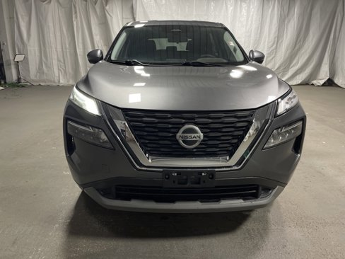 Used 2021 Nissan Rogue SV image 2