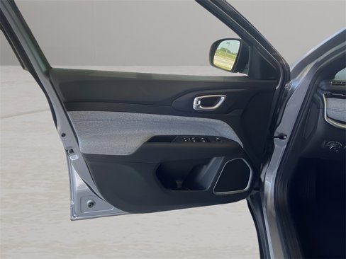 Certified 2024 Jeep Compass Latitude image 13