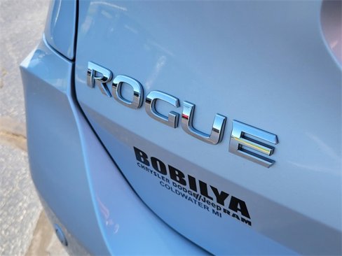 Used 2020 Nissan Rogue SV image 11