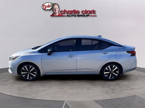 Used 2021 Nissan Versa SR image 3