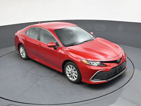 Used 2024 Toyota Camry LE image 19