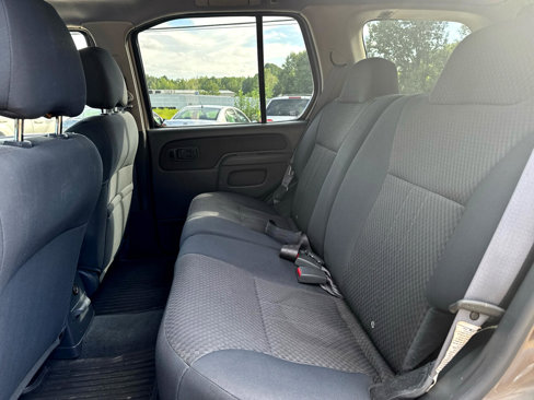 Used 2004 Nissan Xterra XE image 16