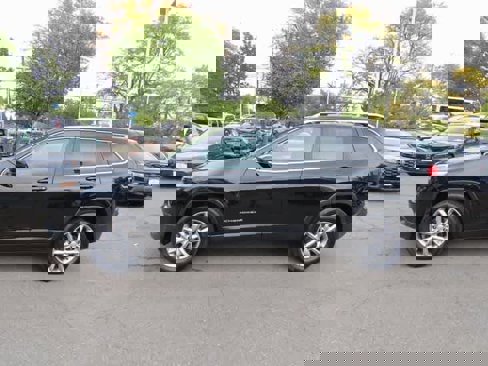 Used 2018 Jeep Cherokee Limited image 3