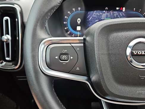 Used 2024 Volvo XC40 B5 Core image 18