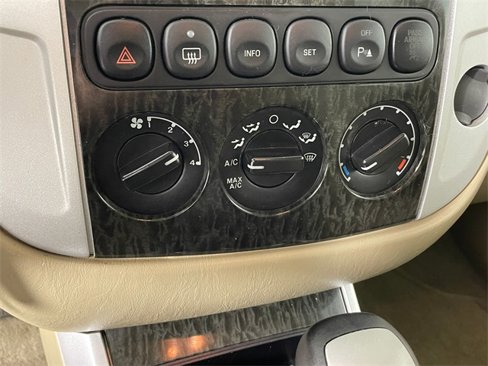 Used 2006 Mercury Mariner Luxury image 8