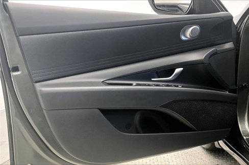 Certified 2025 Hyundai Elantra SE image 18