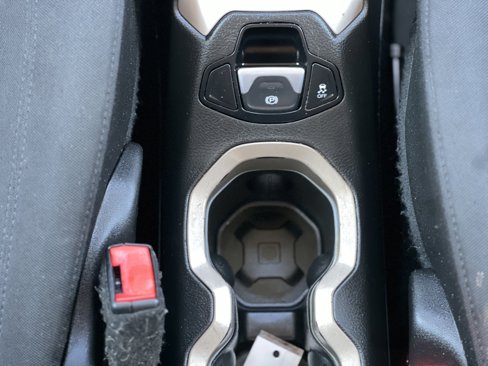 Used 2017 Jeep Renegade Latitude image 15