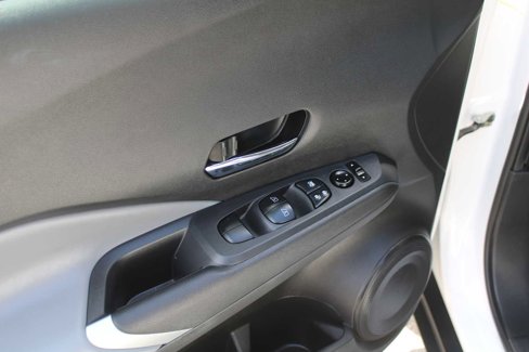 Used 2022 Nissan Kicks SR image 18