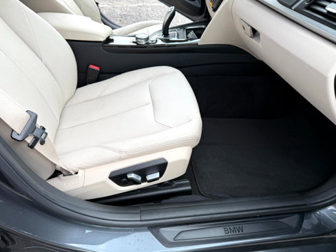 Used 2016 BMW 320i xDrive Sedan image 25