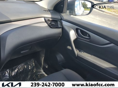 Used 2020 Nissan Rogue Sport S image 16