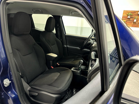 Used 2018 Jeep Renegade Altitude image 22