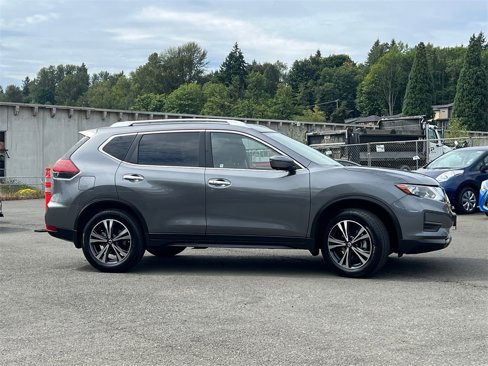 Used 2019 Nissan Rogue SV w/ Premium Package image 4