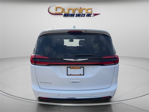 Used 2022 Chrysler Pacifica Touring-L image 3