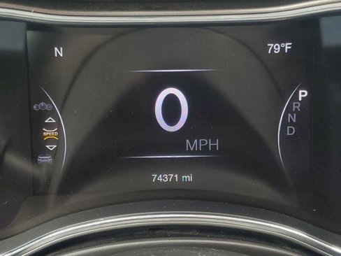 Used 2018 Jeep Grand Cherokee Laredo image 18