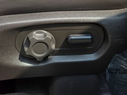 Used 2015 Ford Explorer XLT w/ Equipment Group 202A image 18