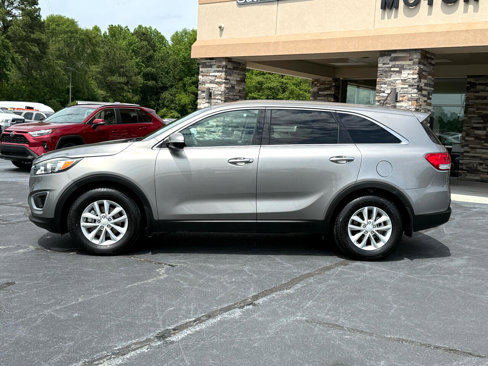 Used 2017 Kia Sorento L image 2