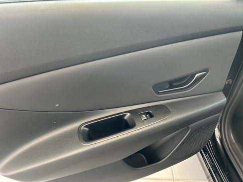 Certified 2025 Hyundai Elantra Sport image 16