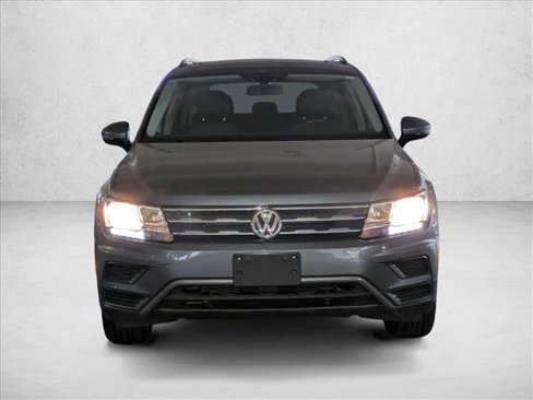 Used 2020 Volkswagen Tiguan SE w/ Panoramic Sunroof Package image 2