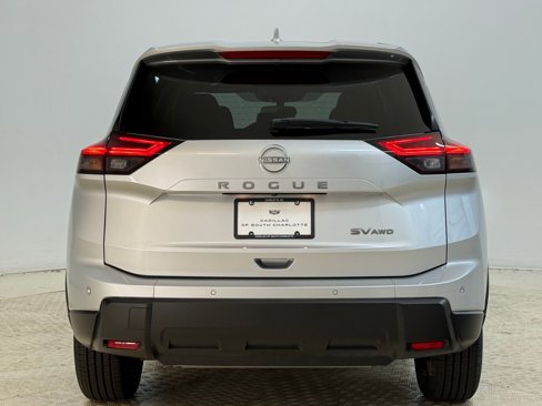 Used 2024 Nissan Rogue SV image 10
