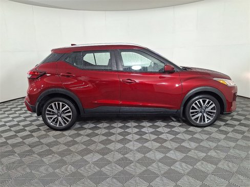 Used 2023 Nissan Kicks SV image 11
