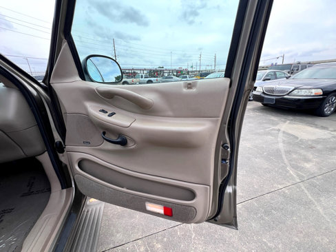 Used 2002 Ford Expedition Eddie Bauer image 38