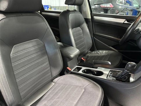 Used 2013 Volkswagen Passat 3.6 SE image 18