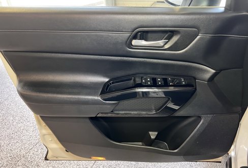 Used 2022 Nissan Pathfinder SV w/ SV Premium Package image 20