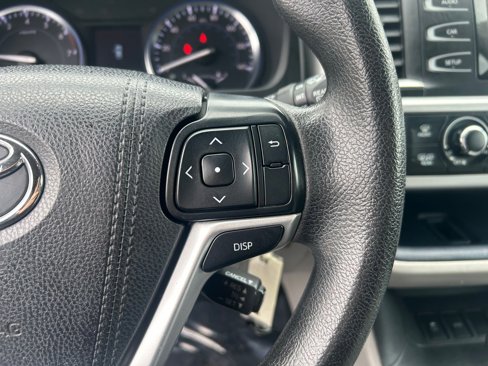 Used 2016 Toyota Highlander LE image 13